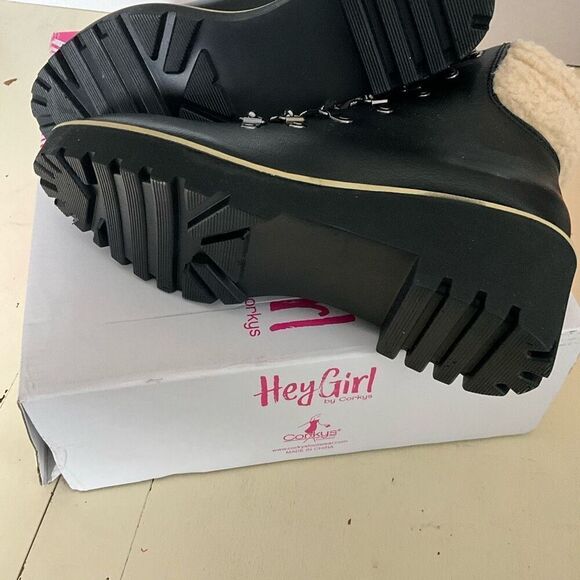 Brand New Corky's Hey Girl SQUAD Stay Cozy Booties Boots - Size 9 Black - Picture 15 of 15